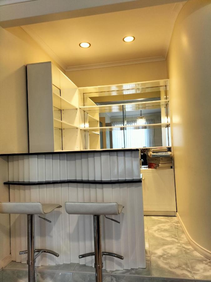 12 Mins To Mel Airport-Good Wood House Apartment St Albans Bagian luar foto