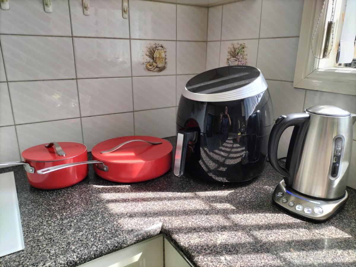 12 Mins To Mel Airport-Good Wood House Apartment St Albans Bagian luar foto