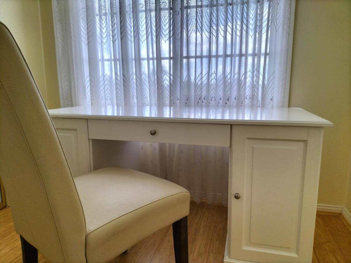 12 Mins To Mel Airport-Good Wood House Apartment St Albans Bagian luar foto