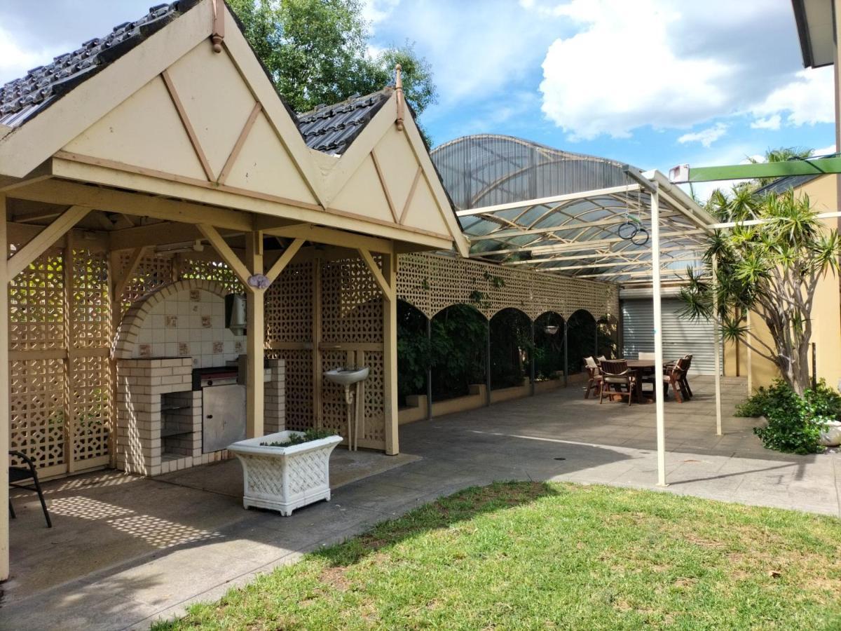 12 Mins To Mel Airport-Good Wood House Apartment St Albans Bagian luar foto